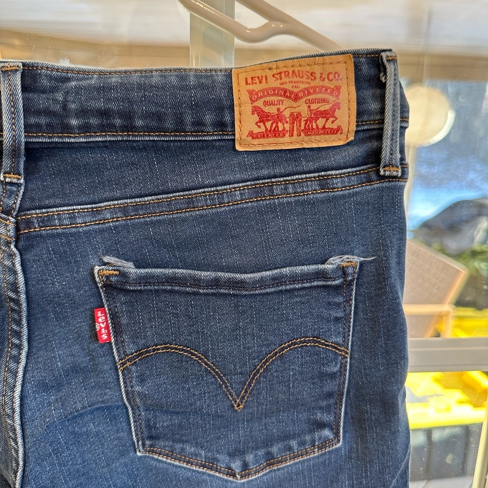 Levi's Women's Skinny Jeans - Dark Blue - Picture 3 of 6